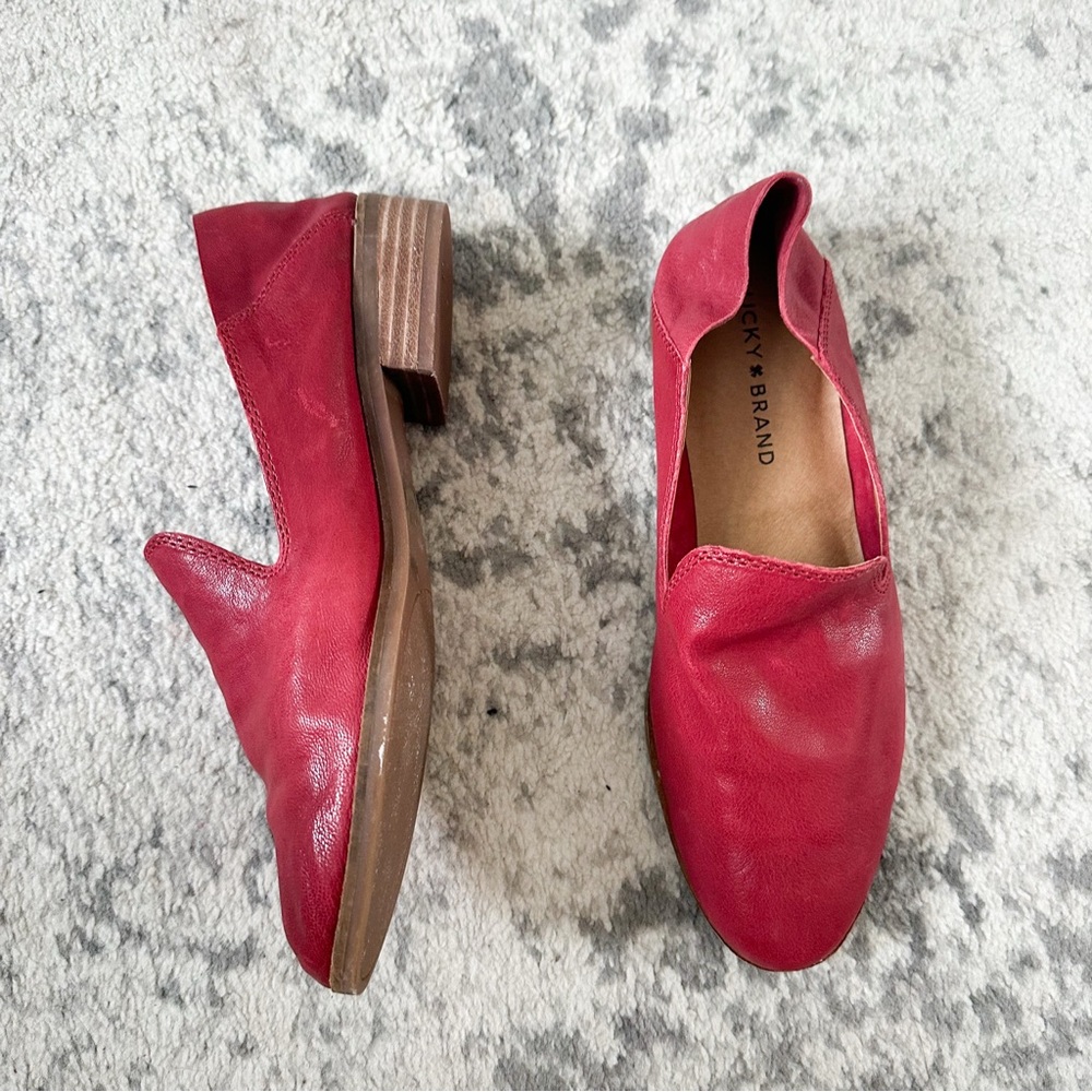 ⭐️3/$30⭐️ (bundle deal)  Lucky Brand Red Leather Flats